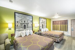 Super 8 by Wyndham San Antonio/Riverwalk Area