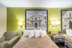 Super 8 by Wyndham San Antonio/Riverwalk Area