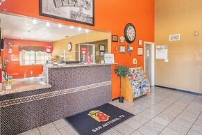 Super 8 by Wyndham San Antonio/Riverwalk Area