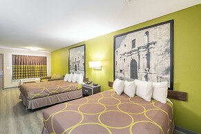Super 8 by Wyndham San Antonio/Riverwalk Area