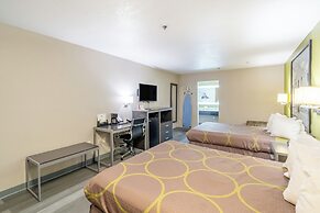 Super 8 by Wyndham San Antonio/Riverwalk Area