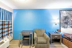 Super 8 by Wyndham San Antonio/Riverwalk Area