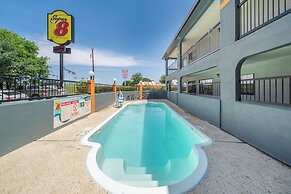 Super 8 by Wyndham San Antonio/Riverwalk Area
