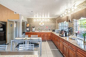 Super 8 by Wyndham San Antonio/Riverwalk Area