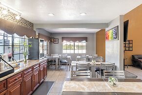 Super 8 by Wyndham San Antonio/Riverwalk Area