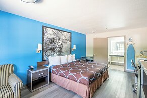 Super 8 by Wyndham San Antonio/Riverwalk Area