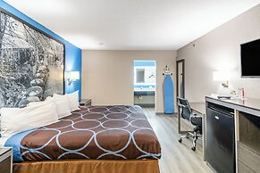 Super 8 by Wyndham San Antonio/Riverwalk Area