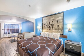 Super 8 by Wyndham San Antonio/Riverwalk Area