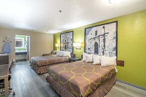 Super 8 by Wyndham San Antonio/Riverwalk Area