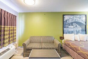 Super 8 by Wyndham San Antonio/Riverwalk Area