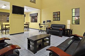 Super 8 by Wyndham San Antonio/Riverwalk Area