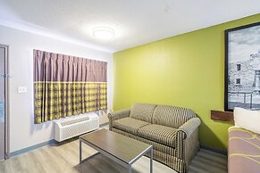 Super 8 by Wyndham San Antonio/Riverwalk Area