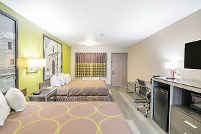 Super 8 by Wyndham San Antonio/Riverwalk Area
