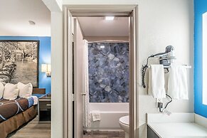 Super 8 by Wyndham San Antonio/Riverwalk Area