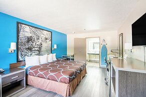 Super 8 by Wyndham San Antonio/Riverwalk Area