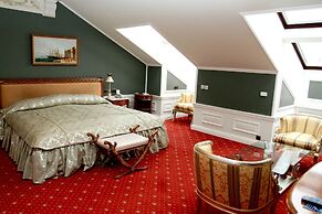 The Taleon Imperial Hotel