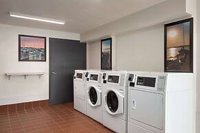 La Quinta Inn & Suites by Wyndham Oceanfront Daytona Beach