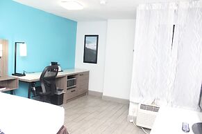 La Quinta Inn & Suites by Wyndham Oceanfront Daytona Beach