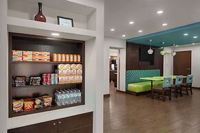 La Quinta Inn & Suites by Wyndham Oceanfront Daytona Beach