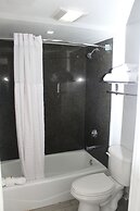 La Quinta Inn & Suites by Wyndham Oceanfront Daytona Beach