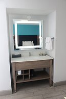 La Quinta Inn & Suites by Wyndham Oceanfront Daytona Beach