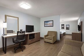 La Quinta Inn & Suites by Wyndham Oceanfront Daytona Beach