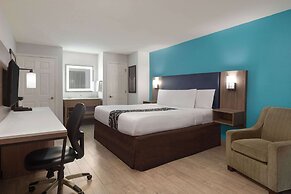 La Quinta Inn & Suites by Wyndham Oceanfront Daytona Beach