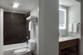 La Quinta Inn & Suites by Wyndham Oceanfront Daytona Beach