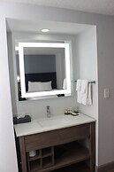 La Quinta Inn & Suites by Wyndham Oceanfront Daytona Beach