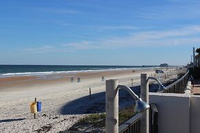 La Quinta Inn & Suites by Wyndham Oceanfront Daytona Beach