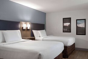 La Quinta Inn & Suites by Wyndham Oceanfront Daytona Beach