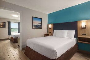 La Quinta Inn & Suites by Wyndham Oceanfront Daytona Beach