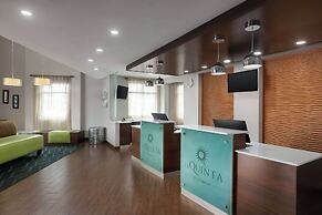 La Quinta Inn & Suites by Wyndham Oceanfront Daytona Beach