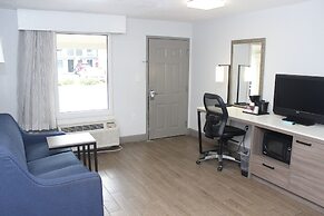 La Quinta Inn & Suites by Wyndham Oceanfront Daytona Beach