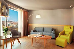 Zeus Wyndham Grand Athens