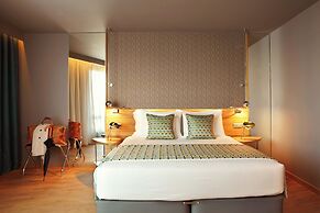 Zeus Wyndham Grand Athens