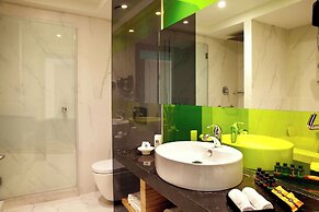 Zeus Wyndham Grand Athens