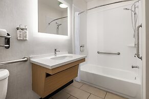 Garner Hotel Brookings by IHG
