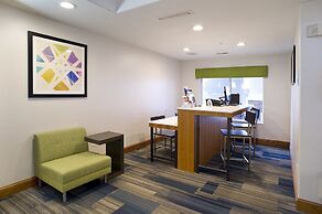 Holiday Inn Express & Suites Brookings by IHG