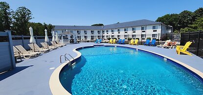 Ambassador Inn & Suites