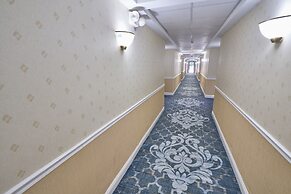 Ambassador Inn & Suites
