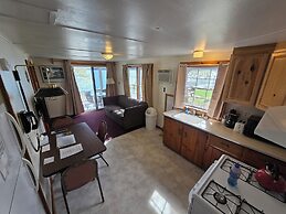 Lake View Motel