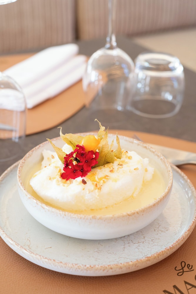 Golden Tulip Avignon Le Paradou