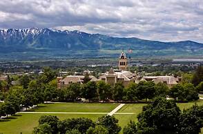 Comfort Inn & Suites Logan Near University