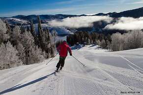 Comfort Inn & Suites Logan Near University