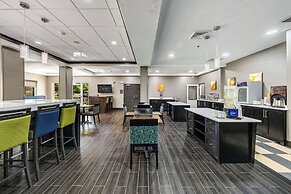 Comfort Inn & Suites Logan Near University