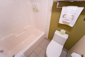 Super 8 by Wyndham Amherst NS