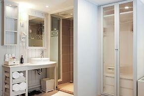 Katathani Phuket Beach Resort