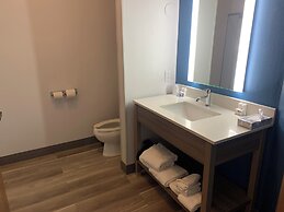 La Quinta Inn & Suites by Wyndham OKC North - Quail Springs