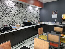 La Quinta Inn & Suites by Wyndham OKC North - Quail Springs